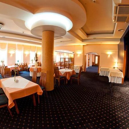 Hotel Naramowice 波兹南 餐厅 照片