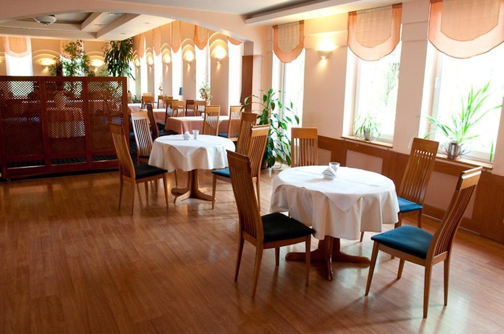 Hotel Naramowice 波兹南 餐厅 照片