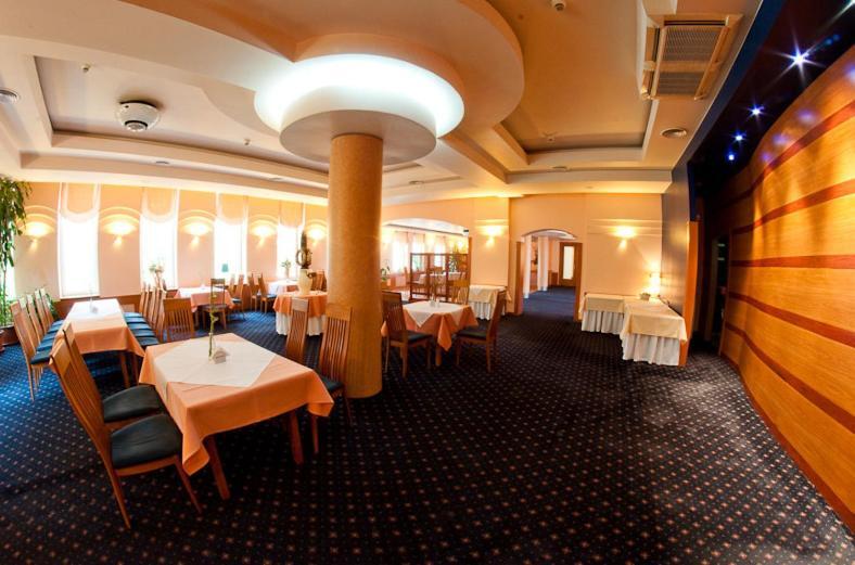 Hotel Naramowice 波兹南 餐厅 照片